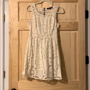 Forever 21 Lace cream dress with lining